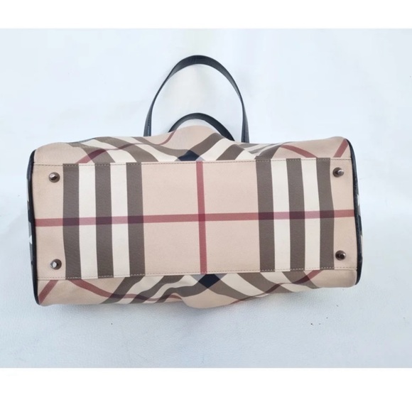 BURBERRY HANDBAG 😊😊 💯 % - Picture 8 of 16